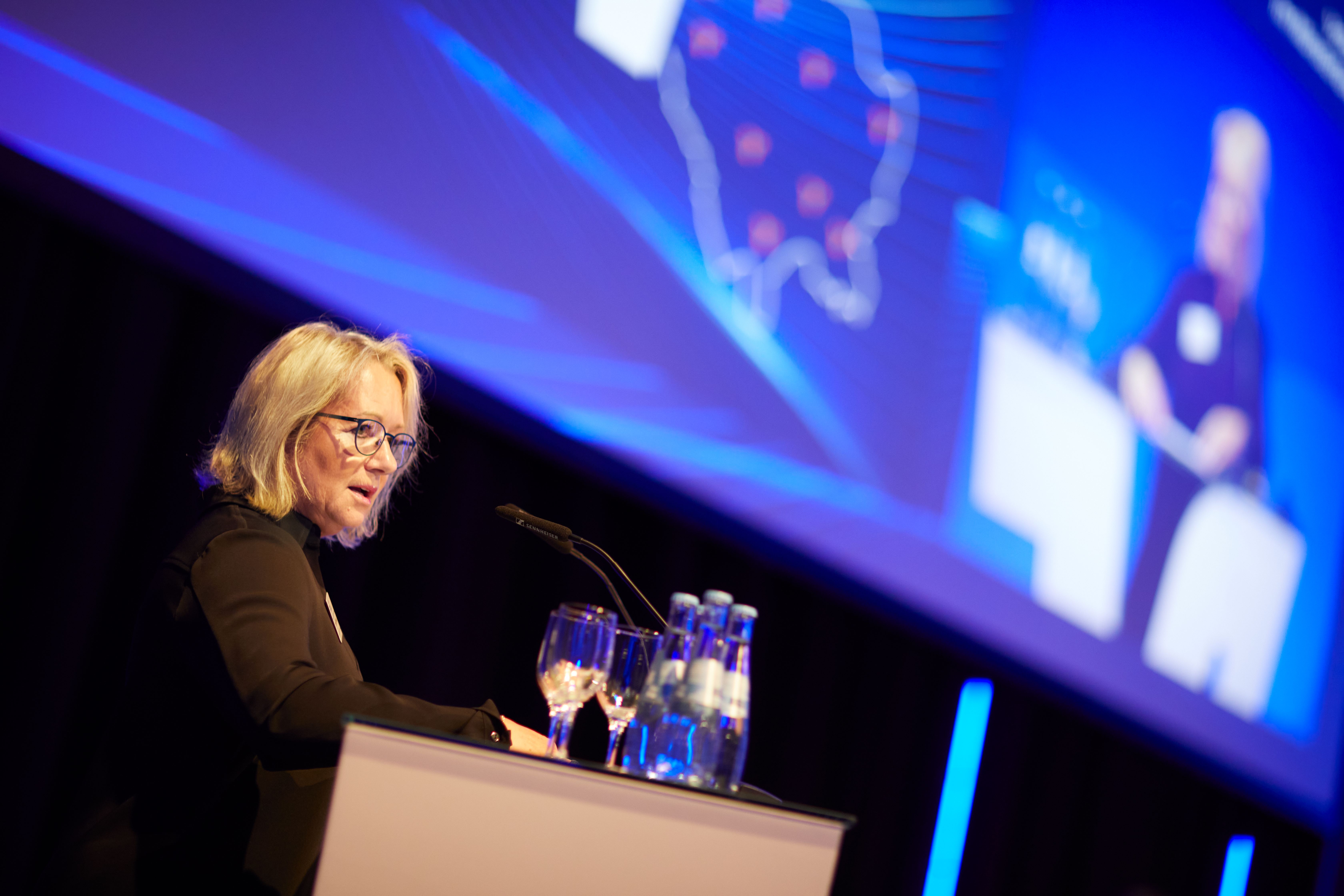 Elisabeth Schwering, stellvertretende Aufsichtsratsvorsitzende Elisabeth Schwering, stellvertretende Aufsichtsratsvorsitzende